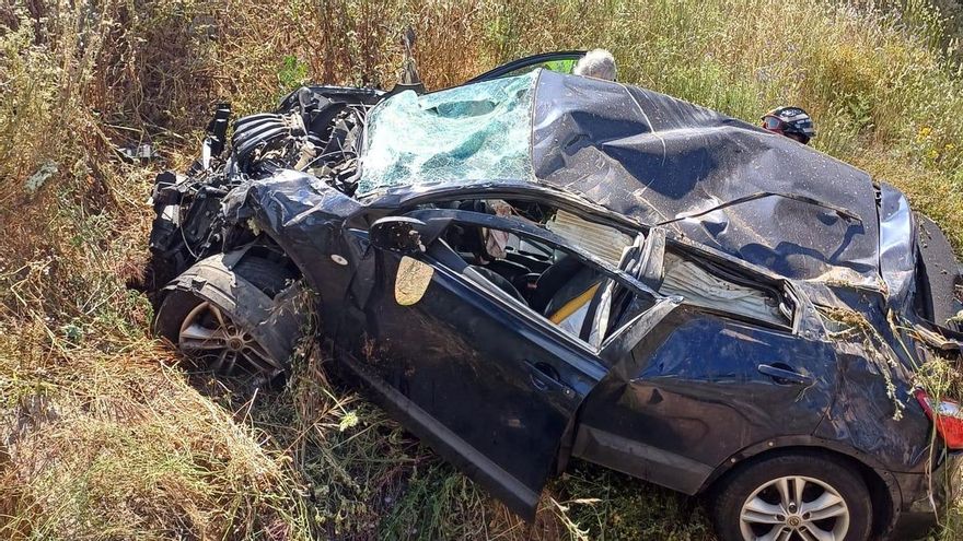 Un hombre resulta herido en un aparatoso accidente a la altura de Tres Arroyos en Badajoz