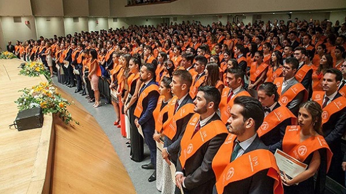 Graduación de estudiantes del campus universitario de Ontinyent.