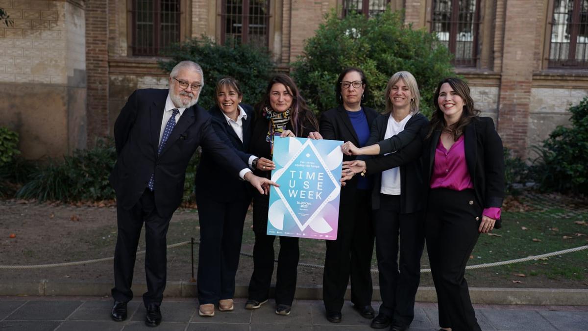 Los representantes en el encuentro en la Escuela Industrial de Barcelona para proyectar sobre políticas del tiempo
