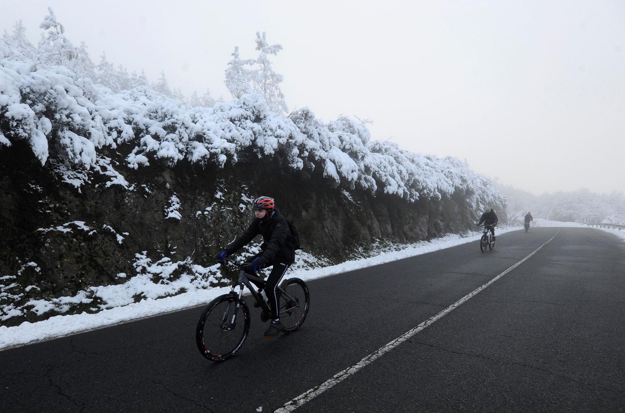 La nieve cubre el fin de semana en Galicia