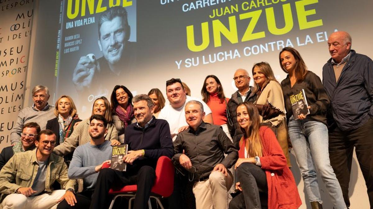 La familia de Unzué arropando a Juan Carlos.