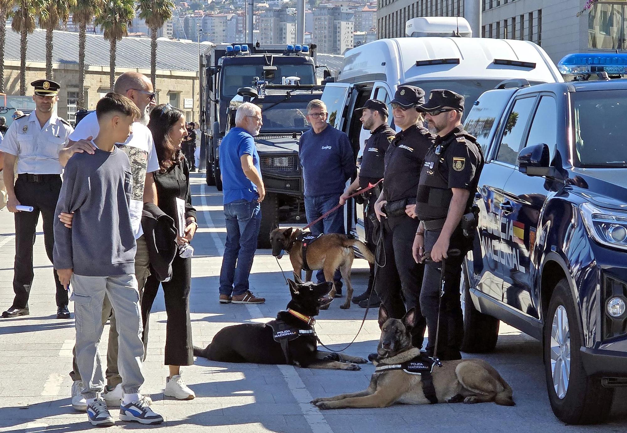 Vigo inaugura con la "Exposición de Medios" las celebraciones del Día de la Policía Nacional