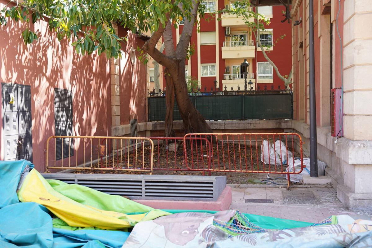 S'escorxador: deteriorado, sucio y en mal estado