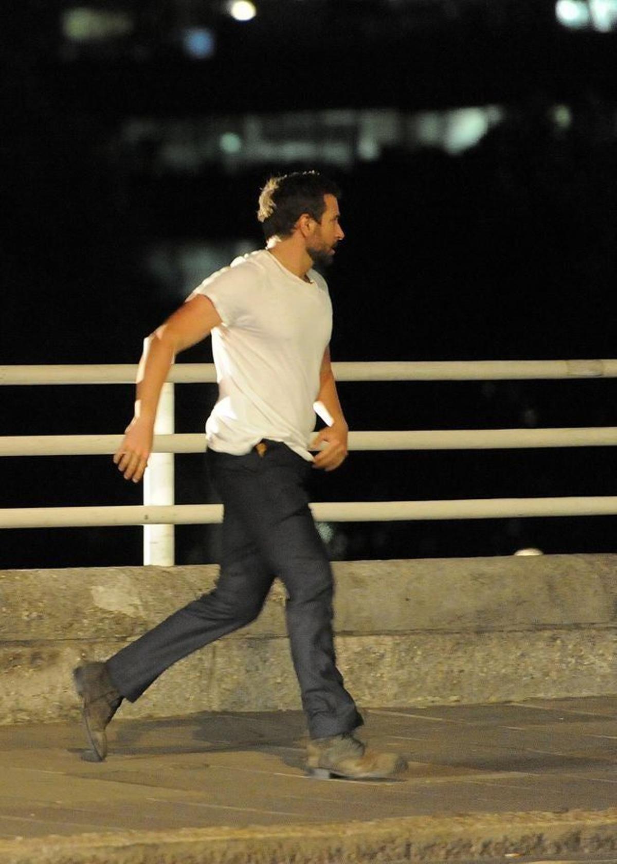 Bradley Cooper rodando escenas nocturnas de Adam Jones en Londres