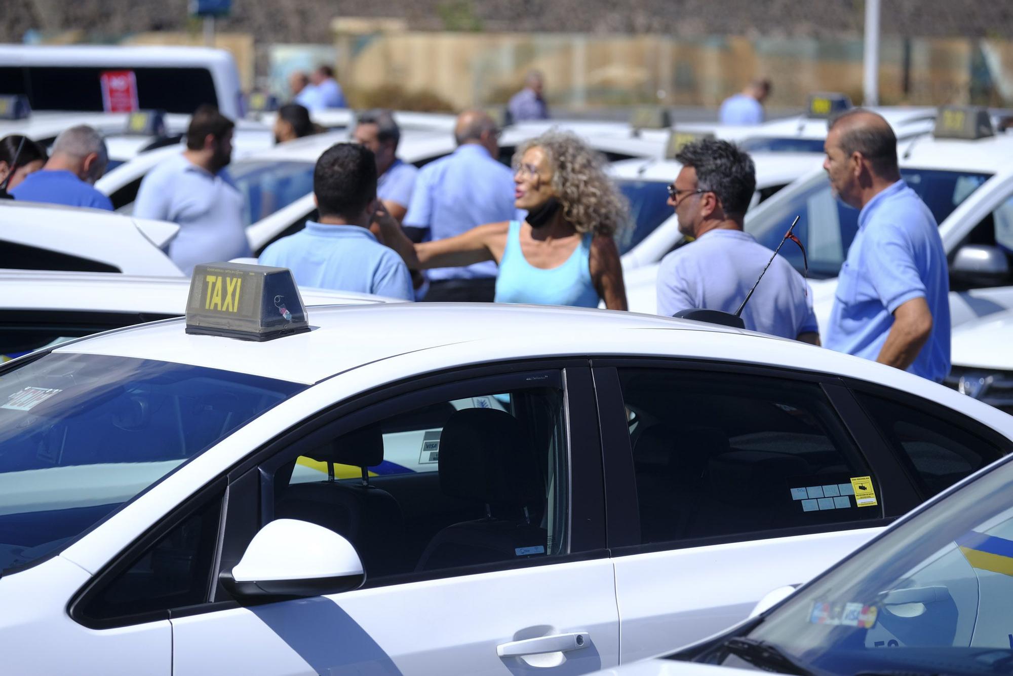 Protesta de taxistas de Las Palmas de Gran Canaria en contra del día libre