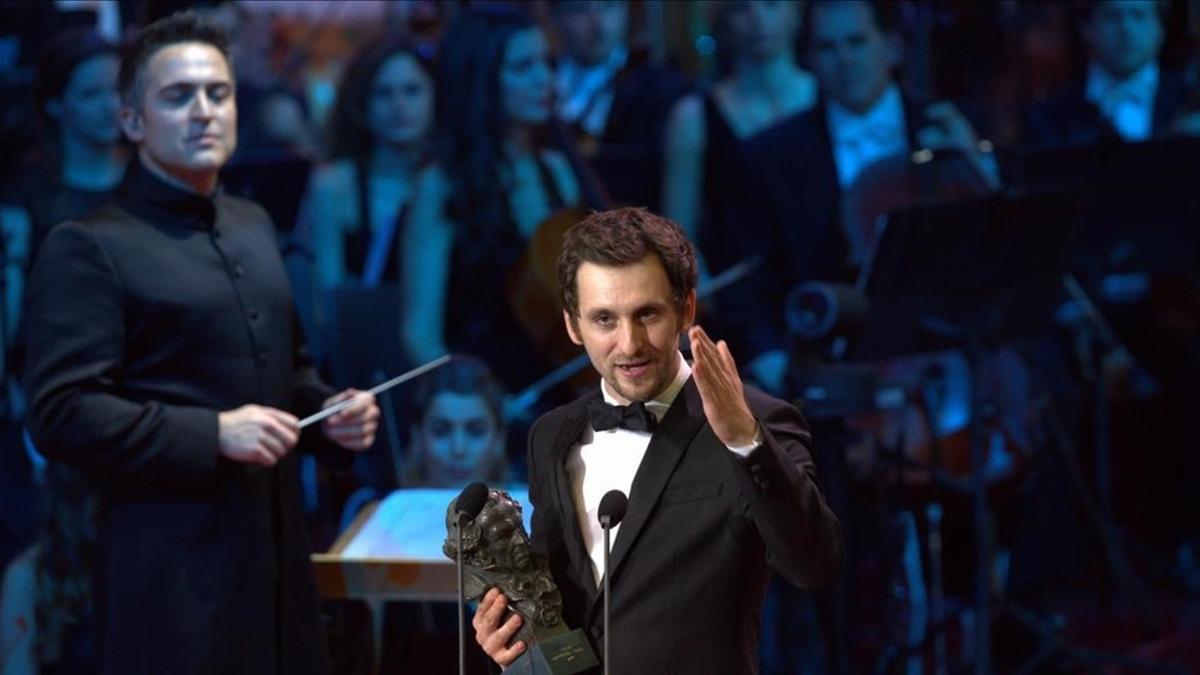 Raúl Arñevalo, con el Goya al mejor director novel por Tarde para la ira, que consiguió el premio a la mejor película