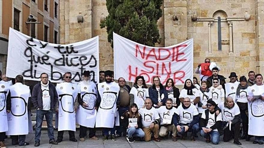 Las personas sin hogar se hacen visibles en plena Santa Clara