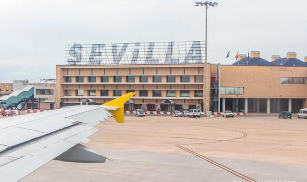 La conexión entre Sevilla y el aeropuerto es una de las infraestructuras más demandadas en la ciudad.
