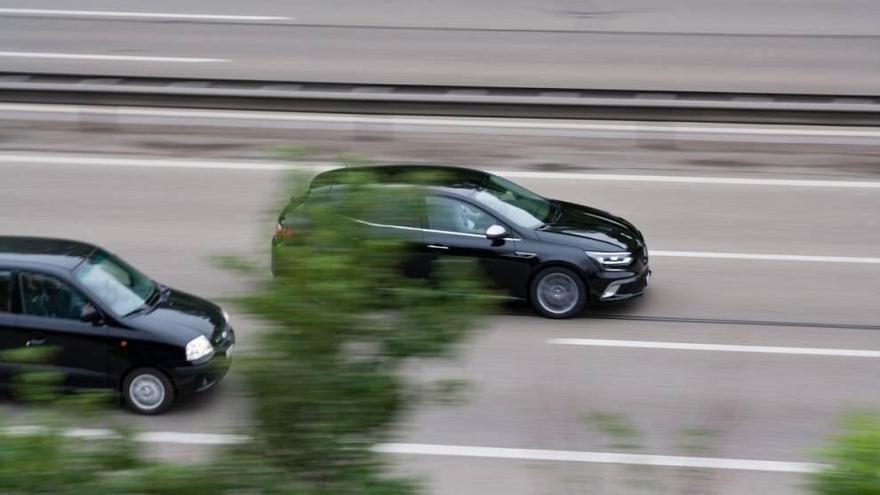 La DGT podría multarte si llevas una cinta de la Virgen del Pilar colocada  así en el coche