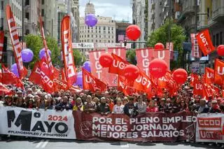 Miles de personas salen a las calles por el Primero de Mayo para pedir jornadas más cortas y salarios más altos