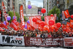 Miles de personas salen a las calles por el Primero de Mayo para pedir jornadas más cortas y salarios más altos