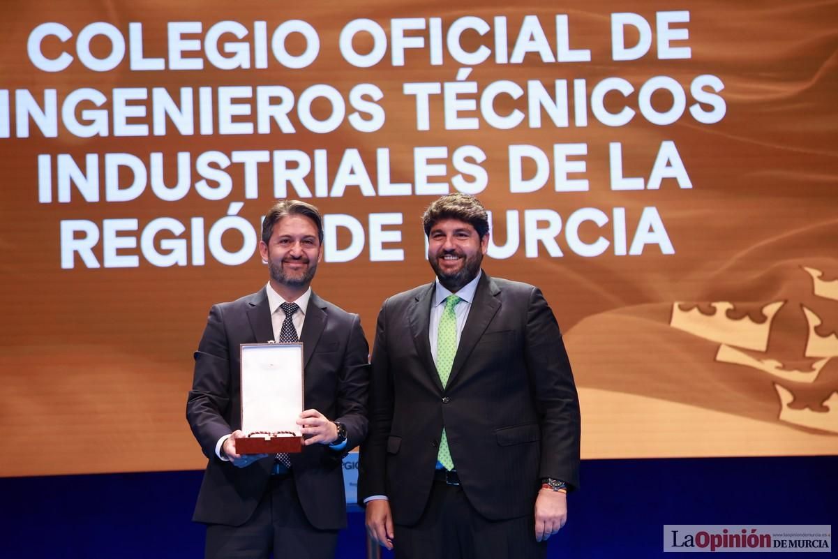 Así ha sido el acto institucional del Día de la Región de Murcia en el Teatro Romea