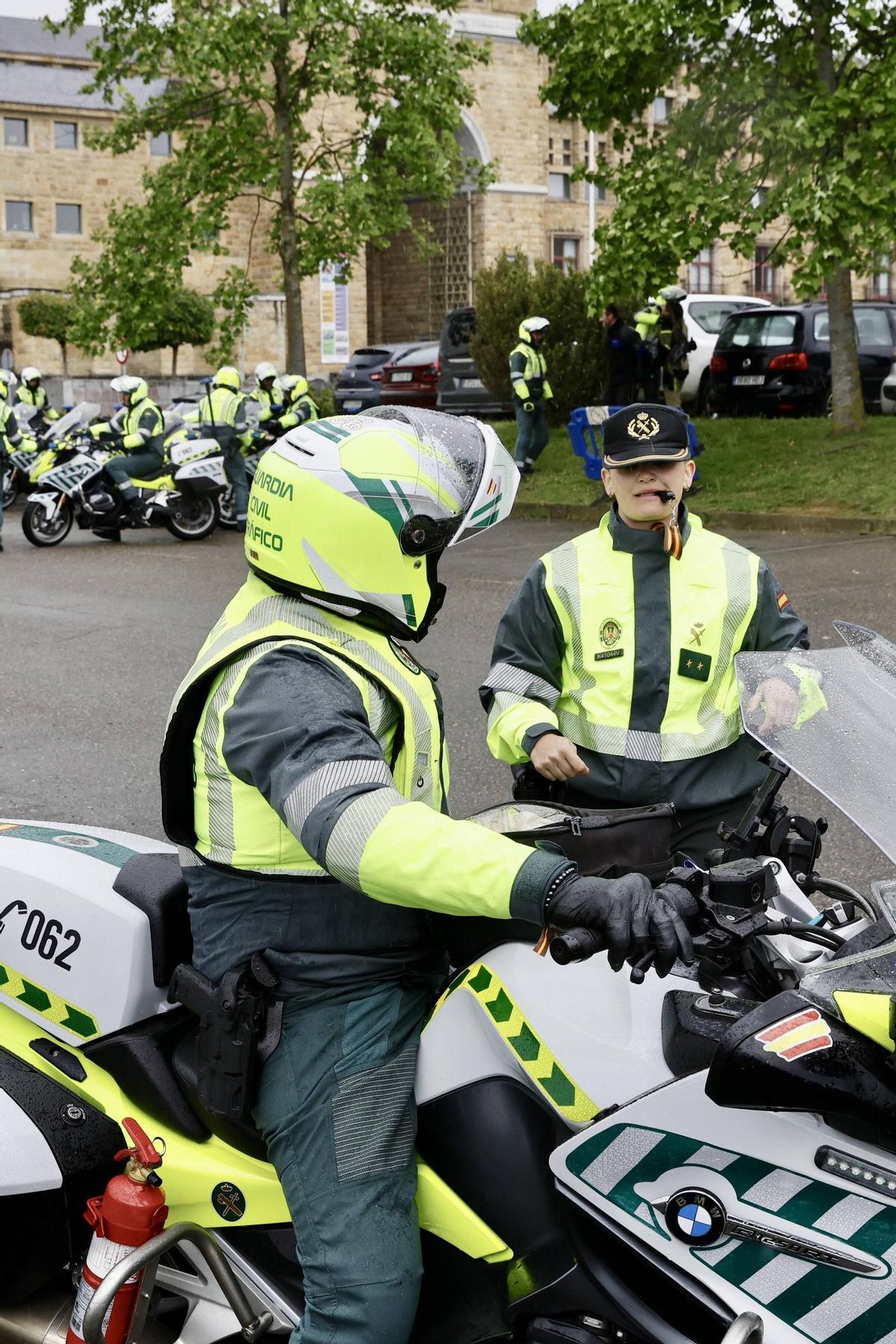 El dispositivo de la Guardia Civil en Gijón para la Vuelta a España Femenina, en imágenes