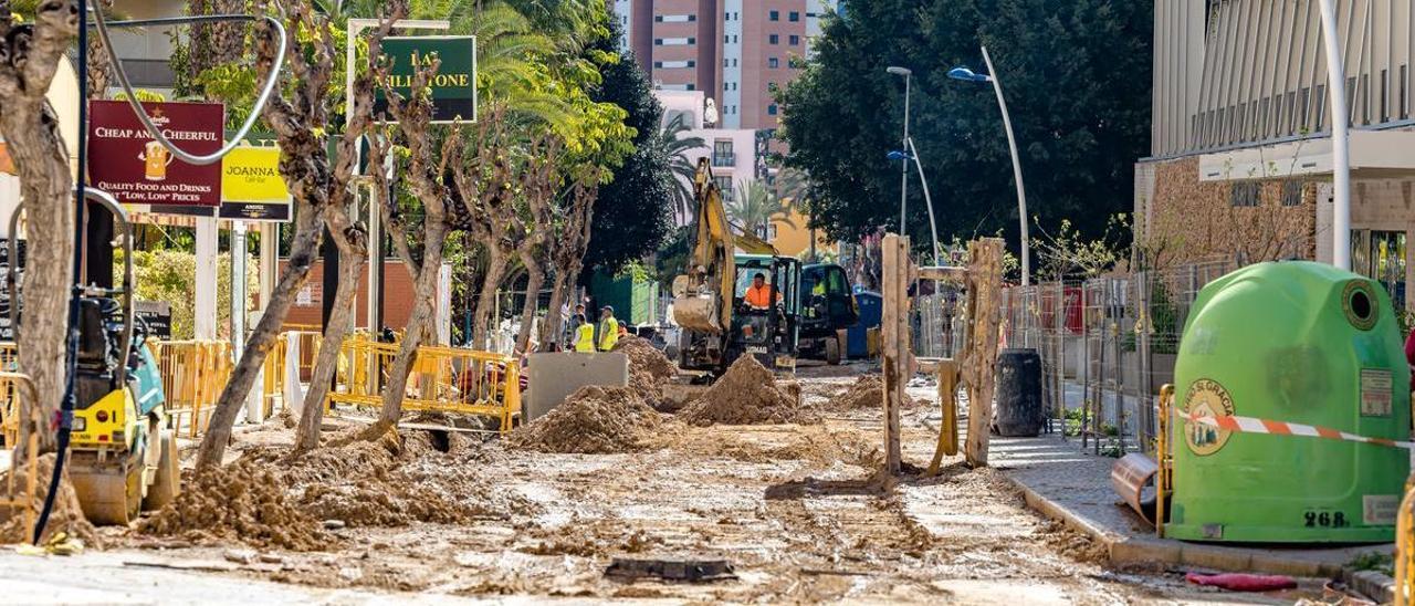 Las obras en marcha junto al Centro Cultural de Benidorm.