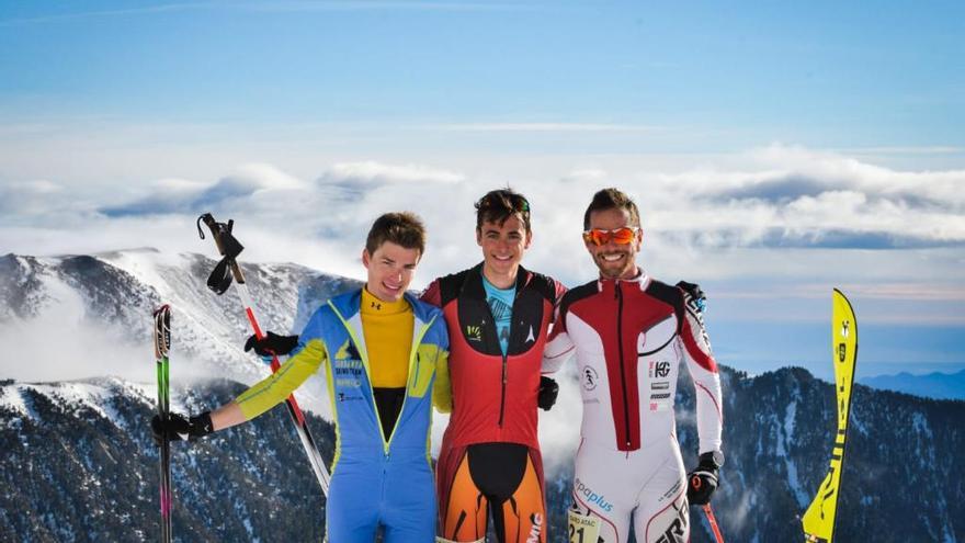 Coll, al mig, vencedor a Vallter 2000