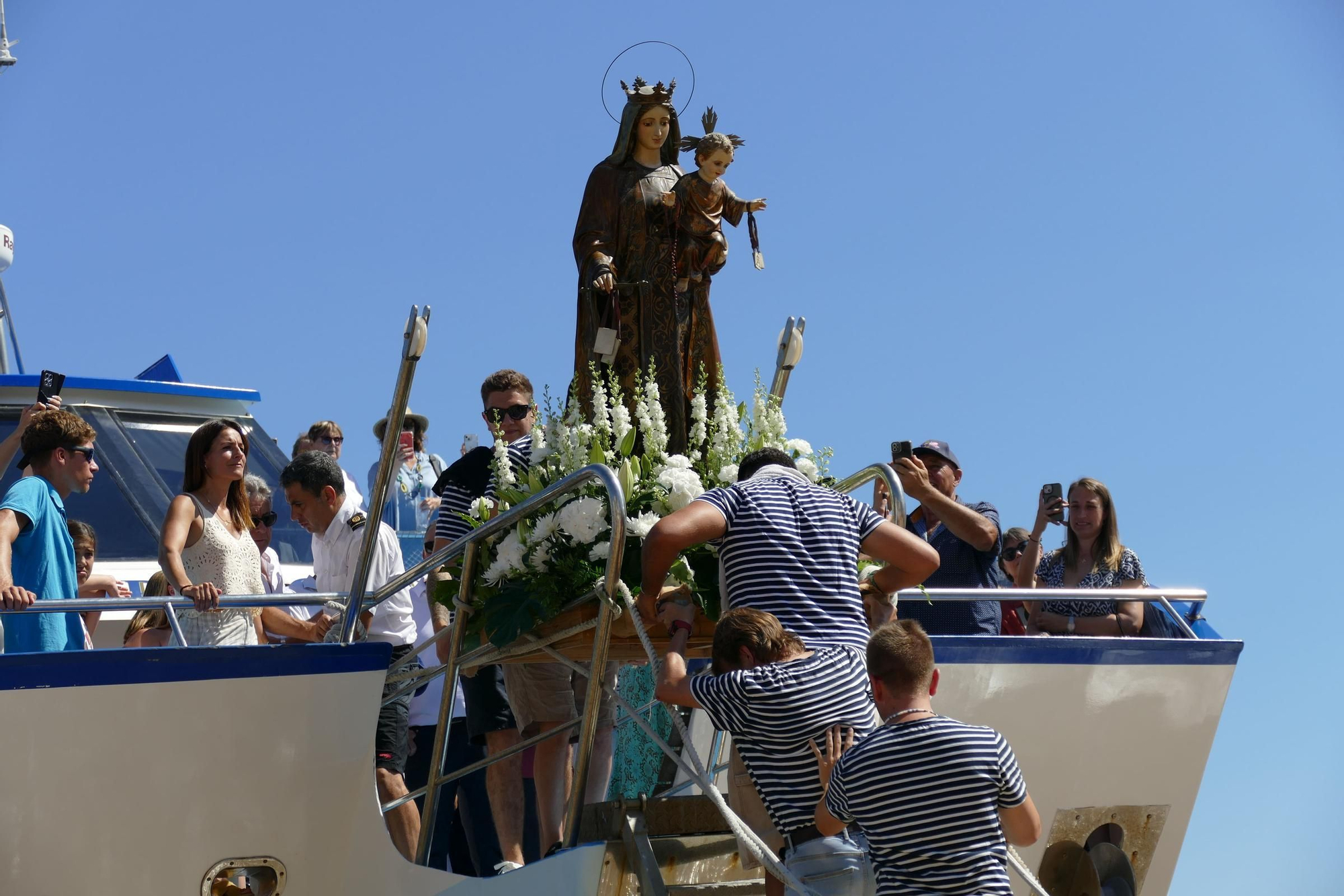 L'Escala commemora la Festa del Carme amb un sentit homenatge a les persones grans i a les seves arrels marineres