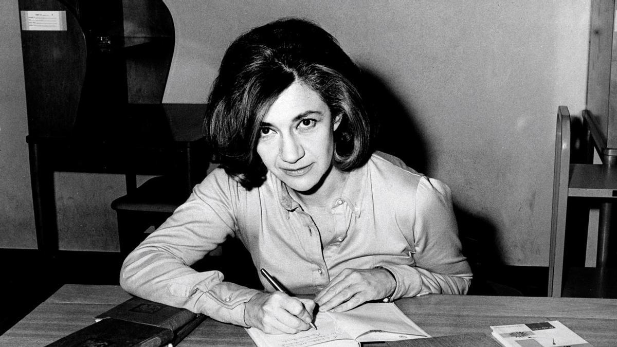 La escritora contemporánea Ana María Matute.