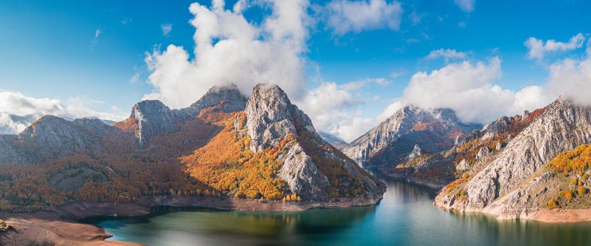 Riaño es un destino con mucho encanto en verano.