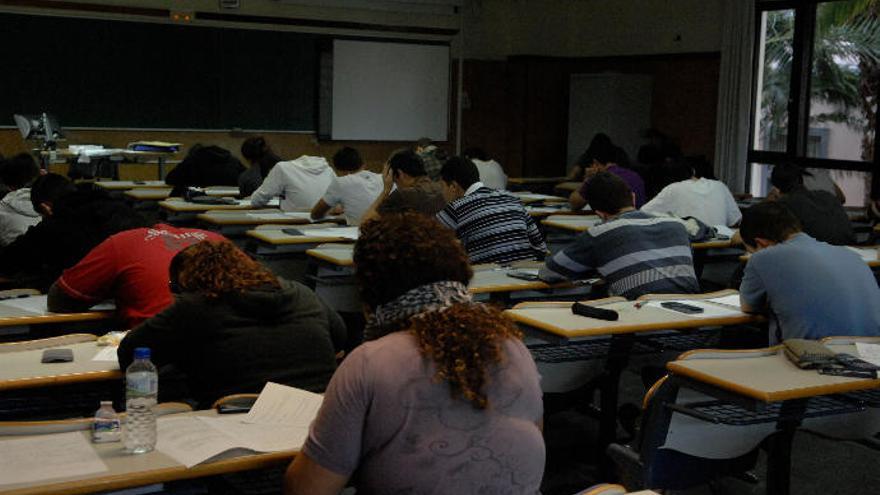 Estudiantes en un aula de Ingeniería en el campus de Tafira de la ULPGC.