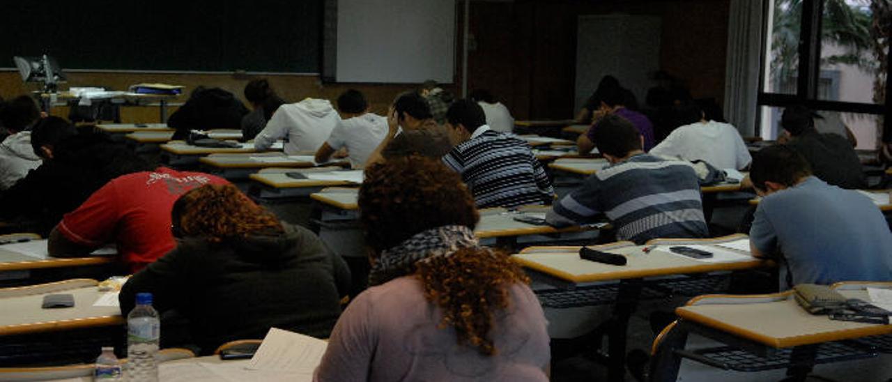 Estudiantes en un aula de Ingeniería en el campus de Tafira de la ULPGC.