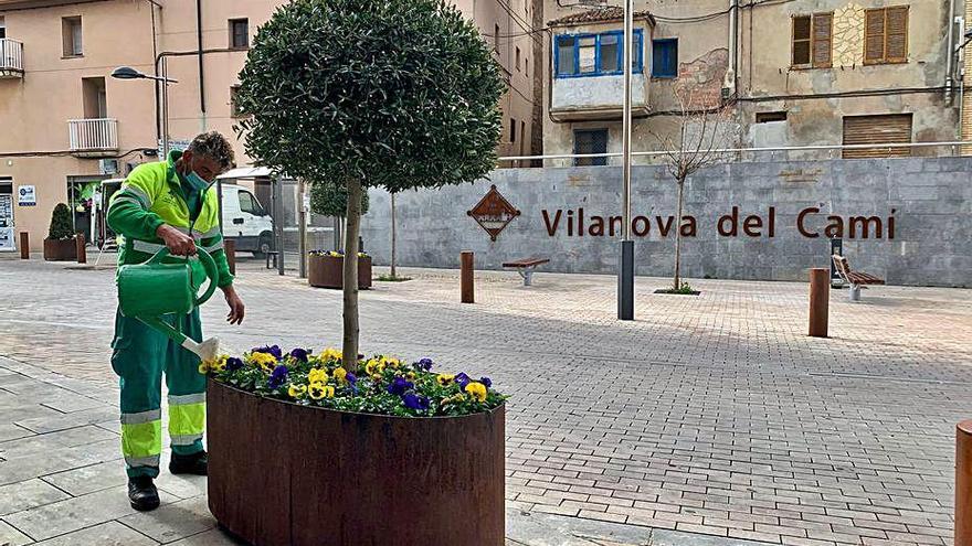 Un treballador de jardineria de l&#039;Ajuntament de Vilanova