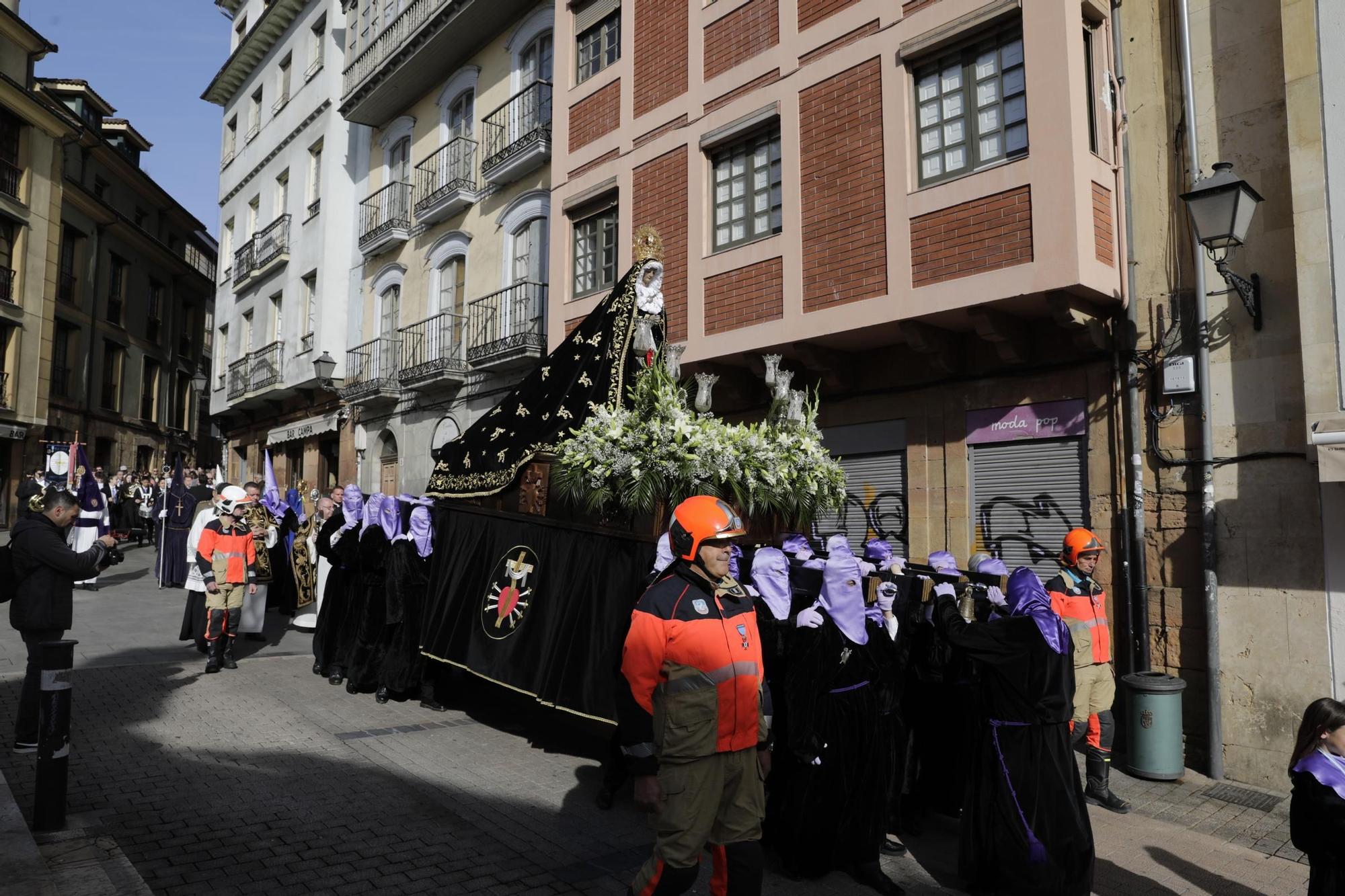 La Dolorosa atraviesa el Oviedo Antiguo: así fue la procesión de la Soledad