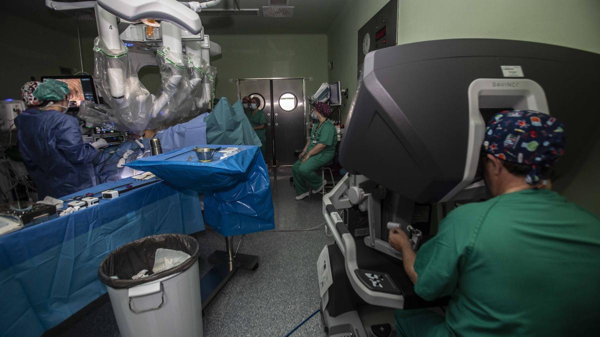 Robots Alicante: Robots cirujanos que operan en 3D