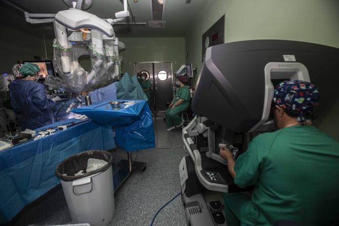 La cirugía robótica opera cáncer de próstata