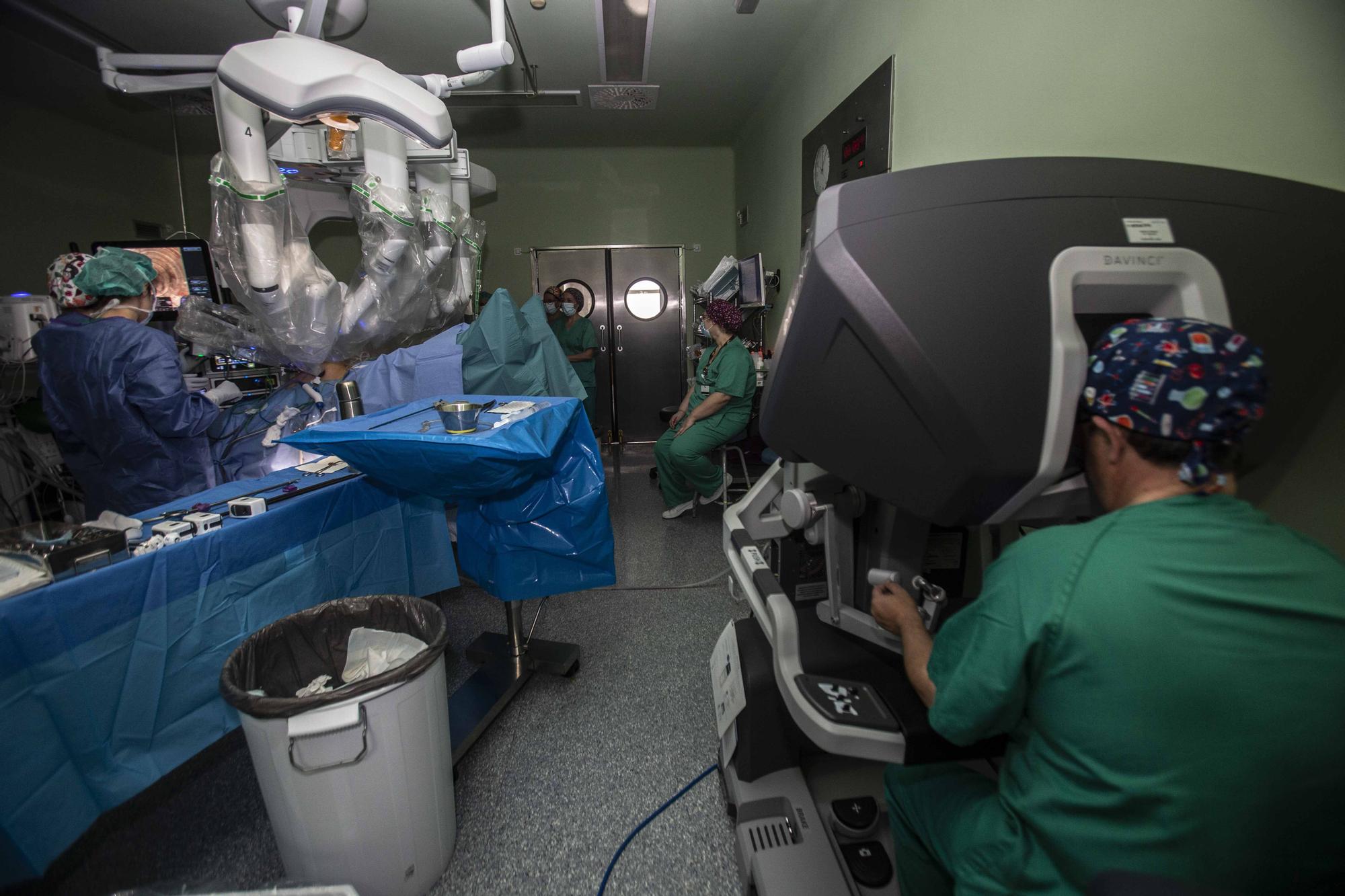 La cirugía robótica entra en quirófano en la provincia