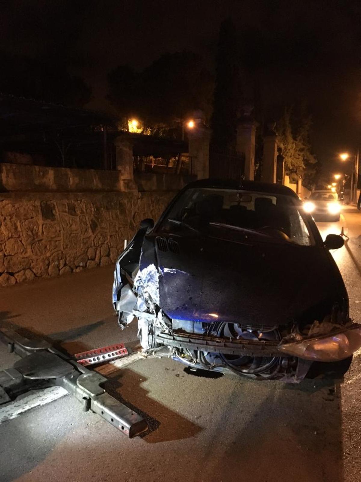 El último coche que se estrelló contra el muro la madrugada del 25 de noviembre