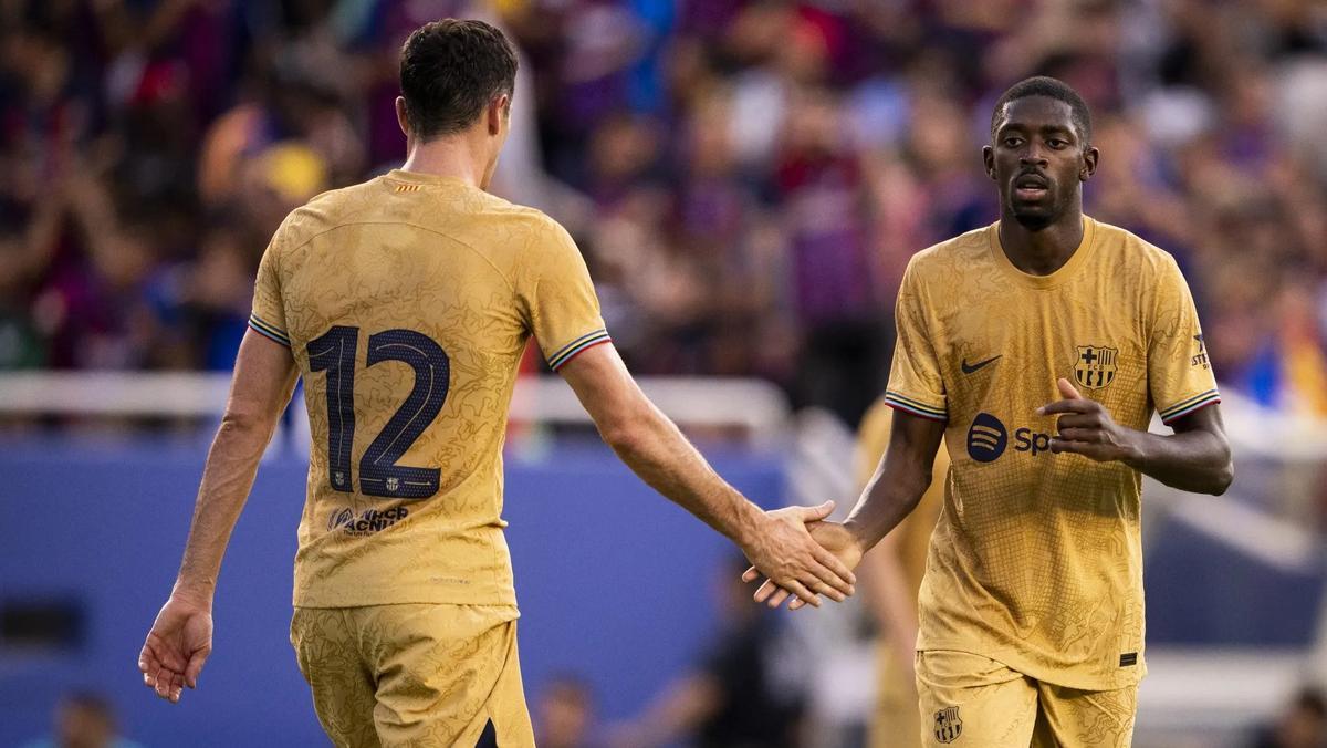 Complicidad entre Lewandowski y Dembélé en el Barça-Juventus de Dallas.