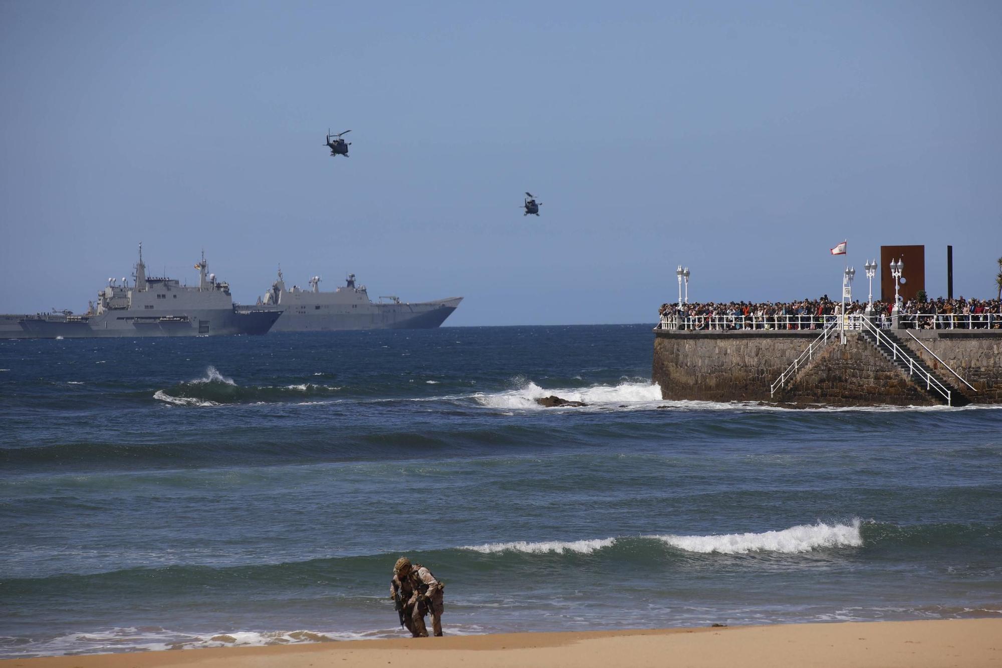 EN IMÁGENES: Así fue la revista naval  del Rey Felipe VI y la exhibición aérea en Gijón por el Día de las Fuerzas Armadas