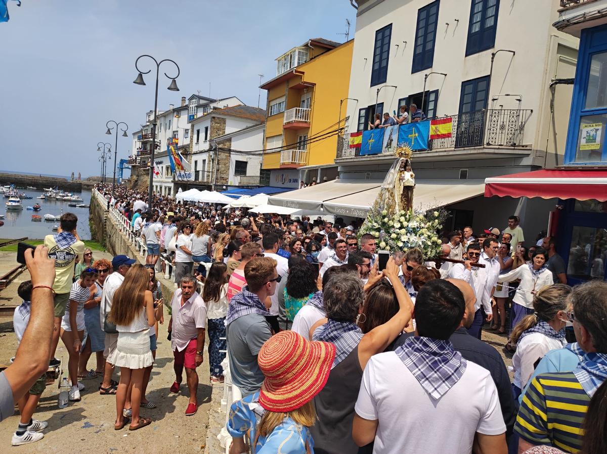 Una edición anterior de la procesión marinera del Carmen