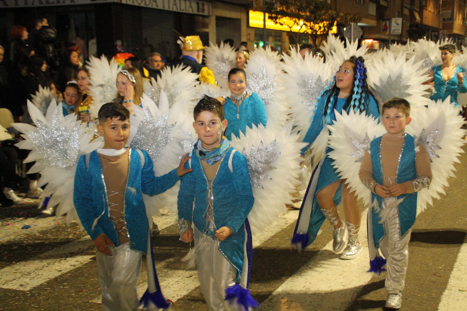 Vinaròs congrega a más de 6.000 comparseros en un primer gran desfile de Carnaval de récord