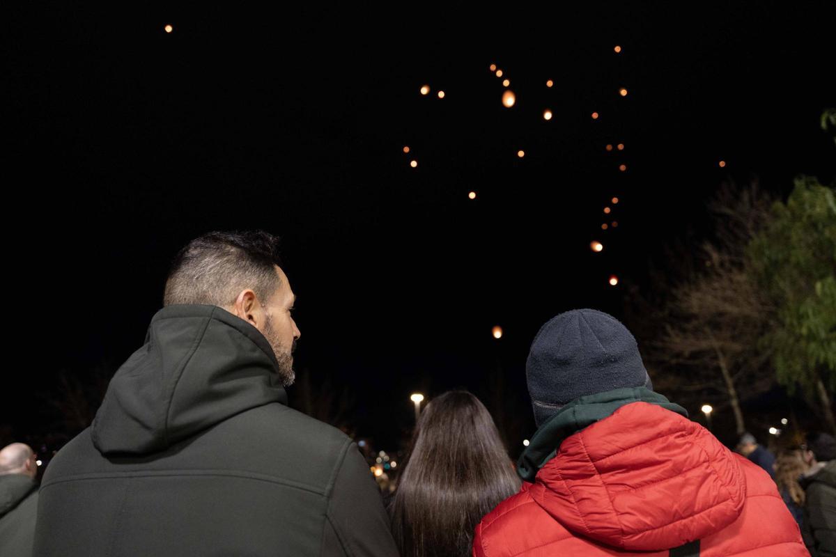 Fotogalería | Badajoz se vuelca un año más con la Noche de los Deseos a orillas del Guadiana
