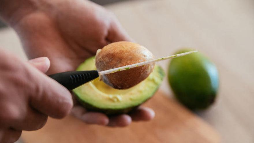 Cómo plantar un aguacate: trucos para que crezca sano