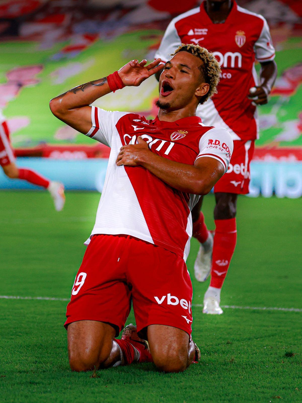 Paris Brunner celebra su primer gol en Ligue 1 con el Mónaco