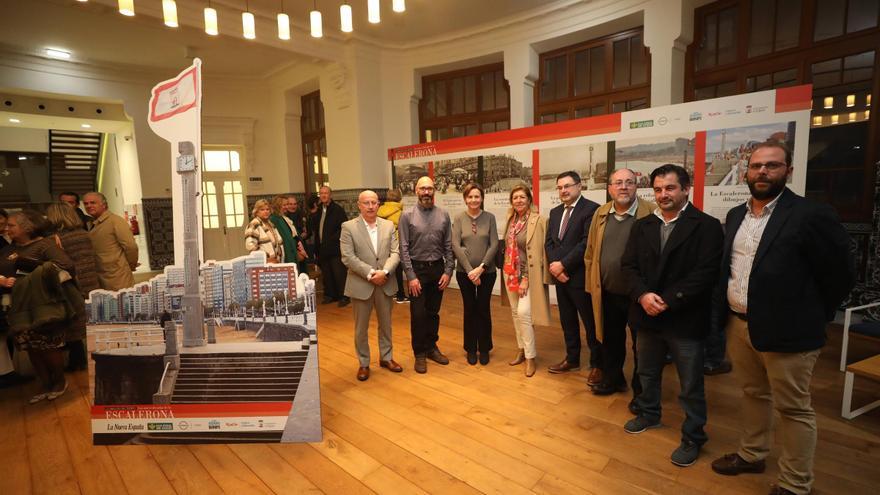 La Escalerona, 90 años como &quot;símbolo de la fortaleza de Gijón&quot;, ahora en una gran exposición fotográfica