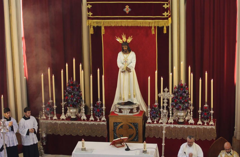 La imagen es trasladada a su templo tras tres días de exposición pública en el Palacio Episcopal, después de regresar de Sevilla, donde ha sido restaurada