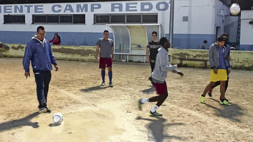 Niños del equipo juvenil del Independiente, ayer en La Antoniana.