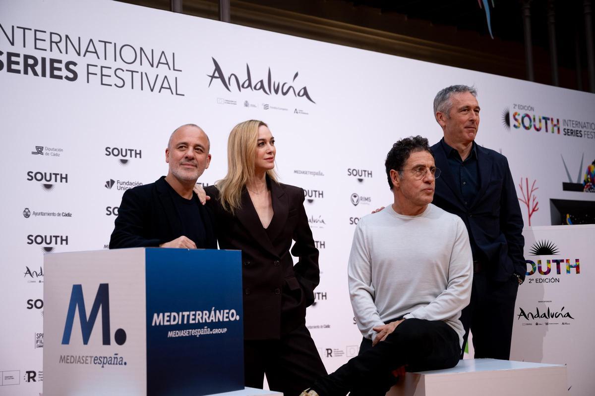 Los actores y productores de 'La agencia' en la presentación de la serie en el festival de series de Cádiz-.