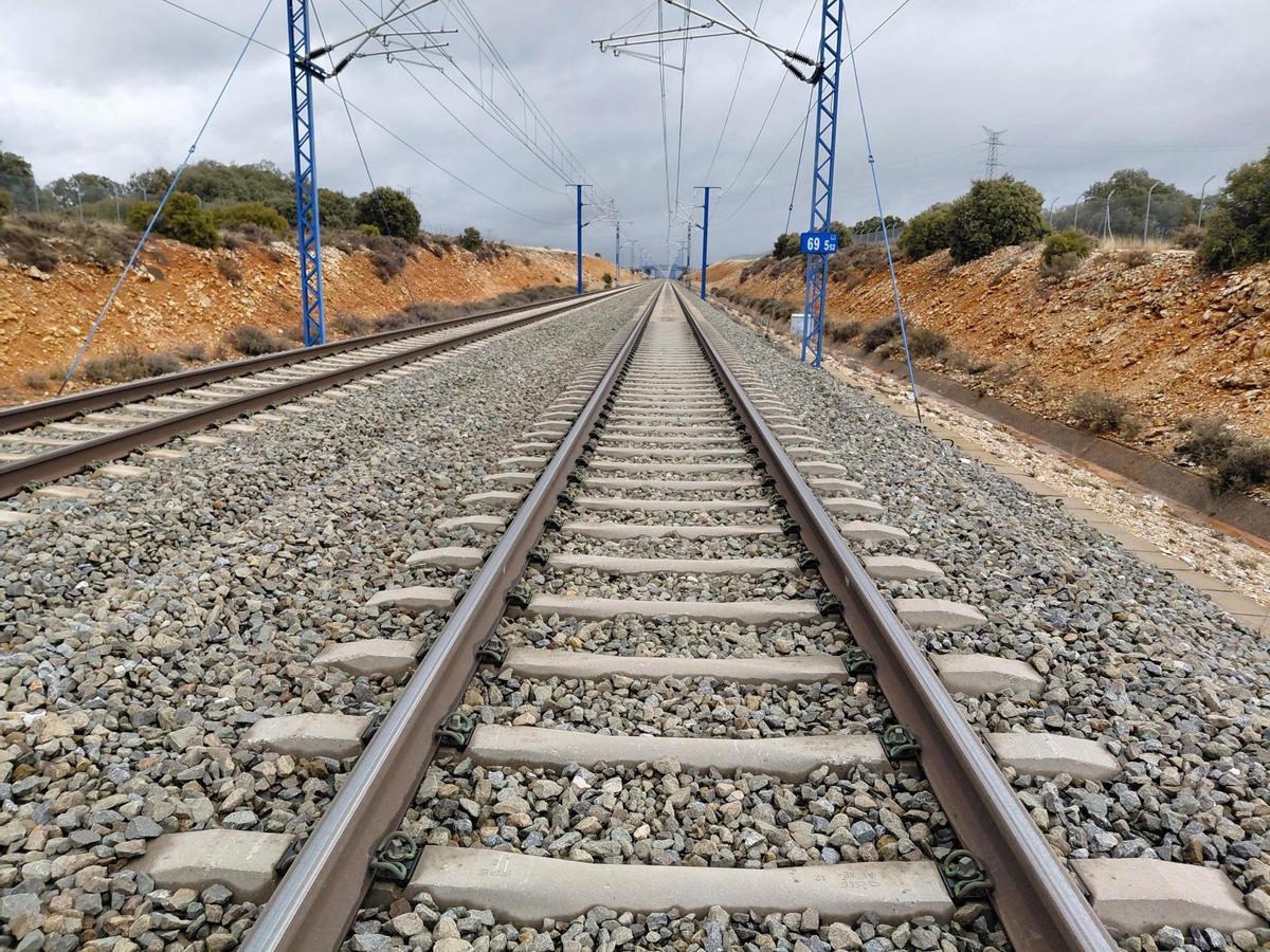 El tramo entre Calatayud y Ariza, en la línea Zaragoza-Madrid, se va a renovar por las incidencias detectadas.