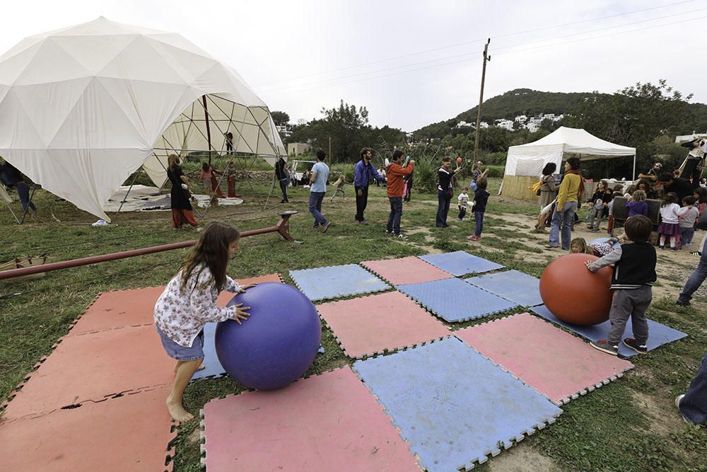 Lluvia de pelotas, mazas y diábolos en la carpa de Circolar