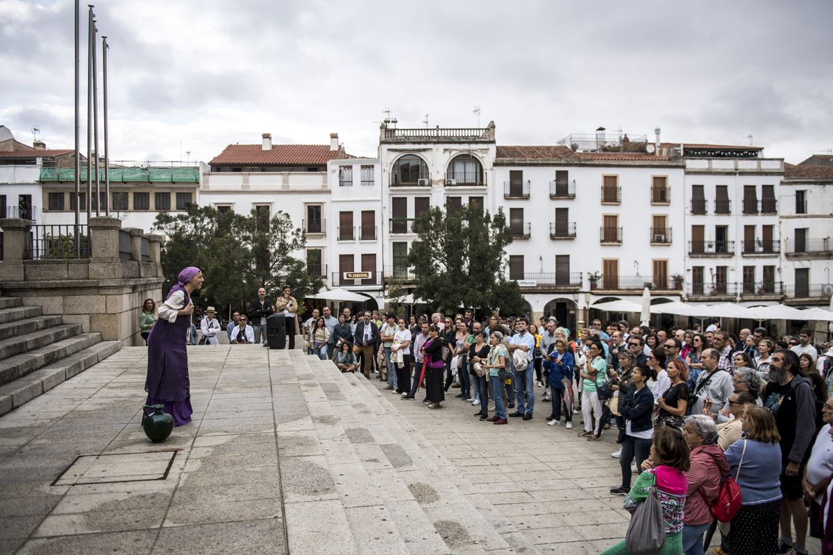 Fotogalería | Así se ha desarrollado la ruta sefardí en Cáceres a pesar de la lluvia