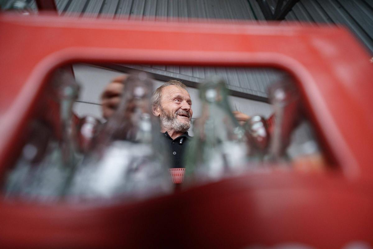 Quique, en el polígono industrial El Prado de Mérida, durante una jornada de clasificación de botellines