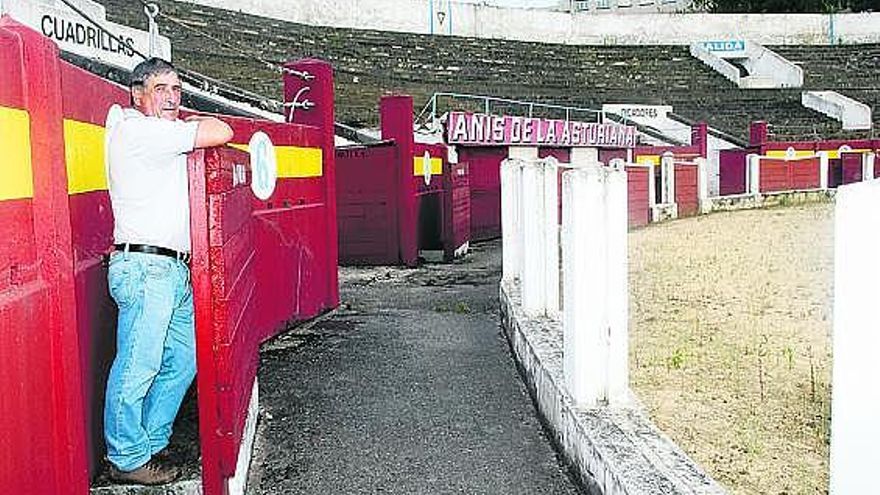 La entrada del callejón con la pintura que Favila hizo de Espartaco.