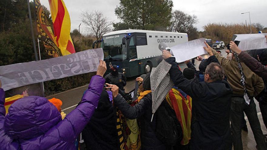 Los nueve presos del 'procés' viajan ya hacia Madrid