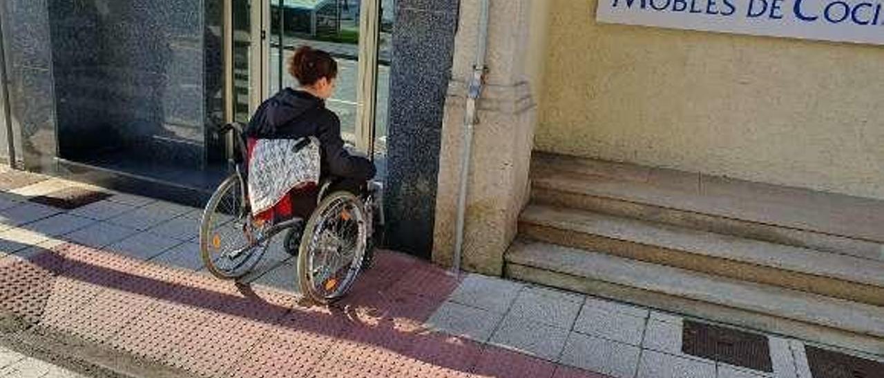 Un usuario de Cogami detecta una de las barreras del concello.