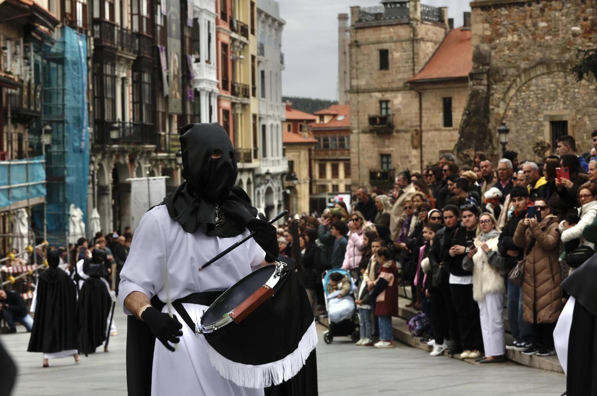 EN IMÁGENES: el álbum fotográfico de los mejores momentos de la Semana Santa de Avilés