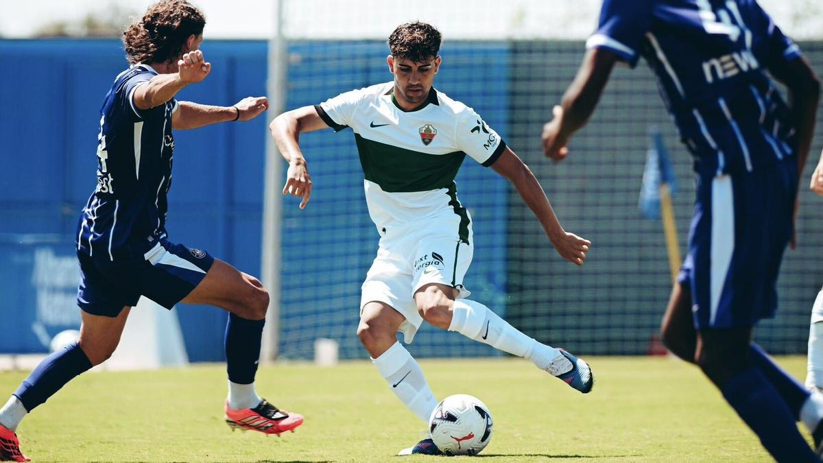 El Elche despide la pretemporada al alza